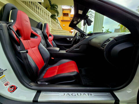 2016 Jaguar F-TYPE R