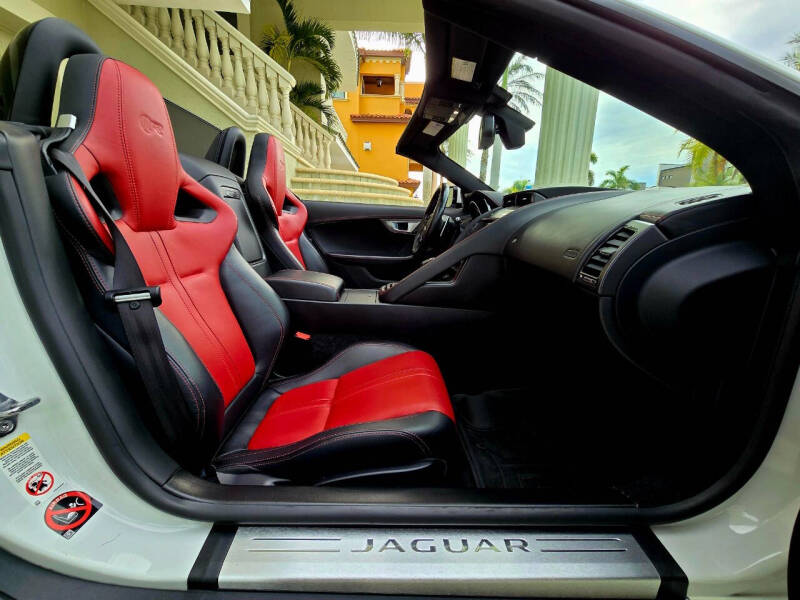 2016 Jaguar F-TYPE R