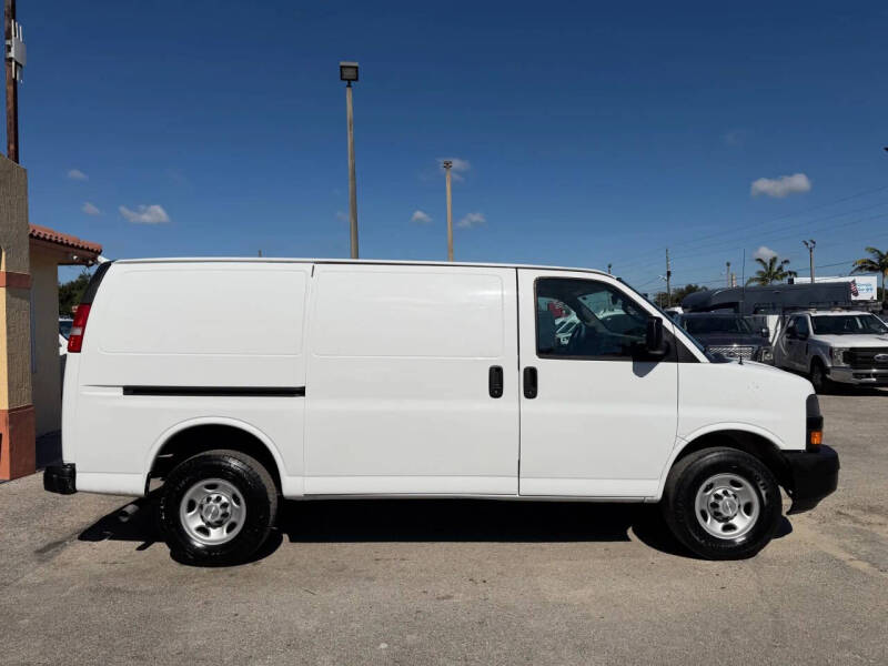 2022 Chevrolet Express 2500