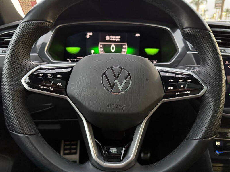 2023 Volkswagen Tiguan SE R-Line Black