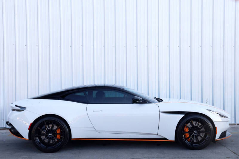 2022 Aston Martin DB11 V8