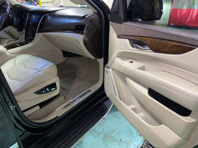 2016 Cadillac Escalade Luxury Collection