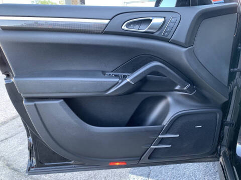 2014 Porsche Cayenne GTS