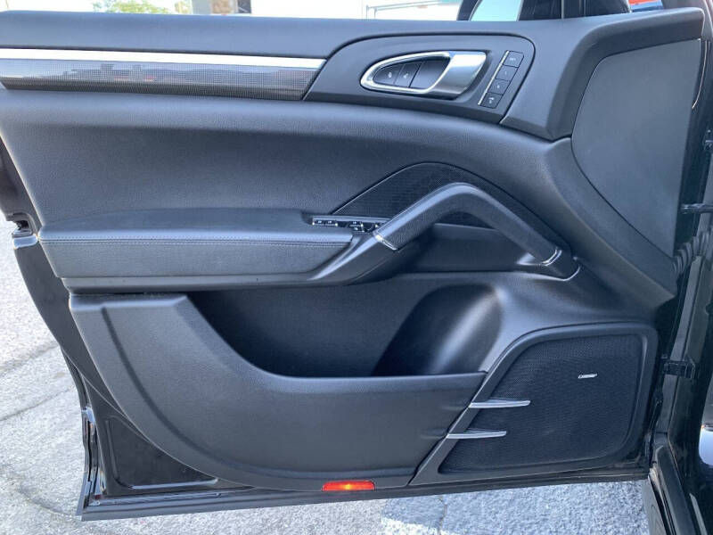 2014 Porsche Cayenne GTS