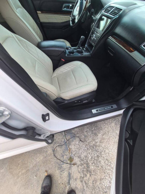 2017 Ford Explorer Platinum