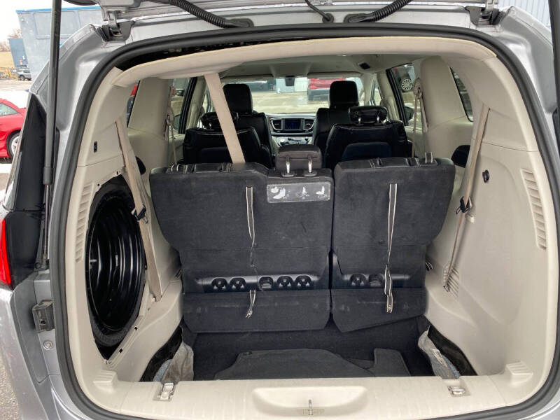 2020 Chrysler Voyager LXi