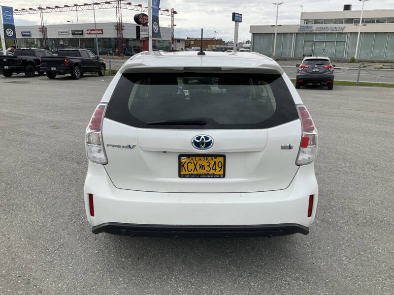 2017 Toyota Prius v Three