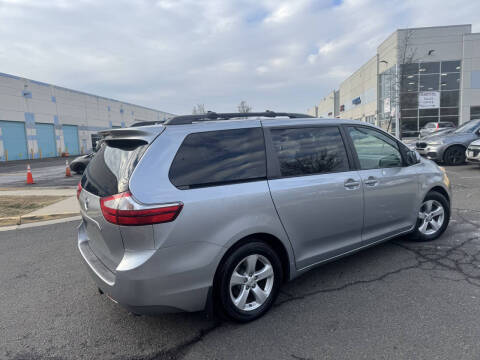 2015 Toyota Sienna LE 7-Passenger Auto Access Seat