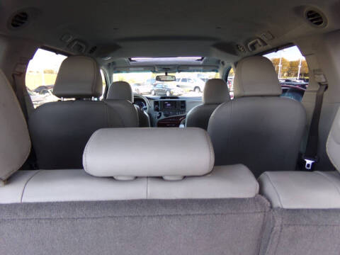 2011 Toyota Sienna XLE 7-Passenger Auto Access Seat