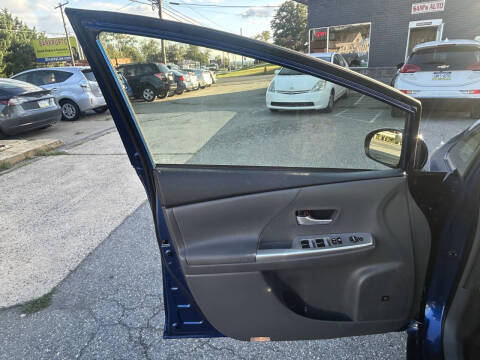 2013 Toyota Prius v Five