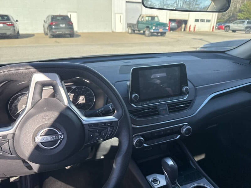 2024 Nissan Altima 2.5 SV