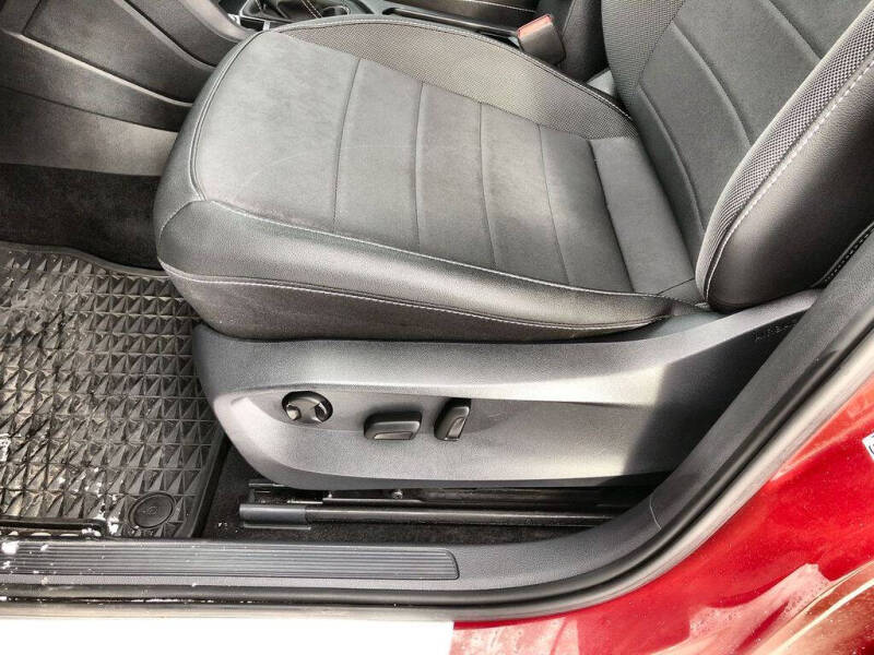 2024 Volkswagen Taos SE 4Motion