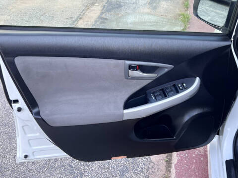 2013 Toyota Prius Three