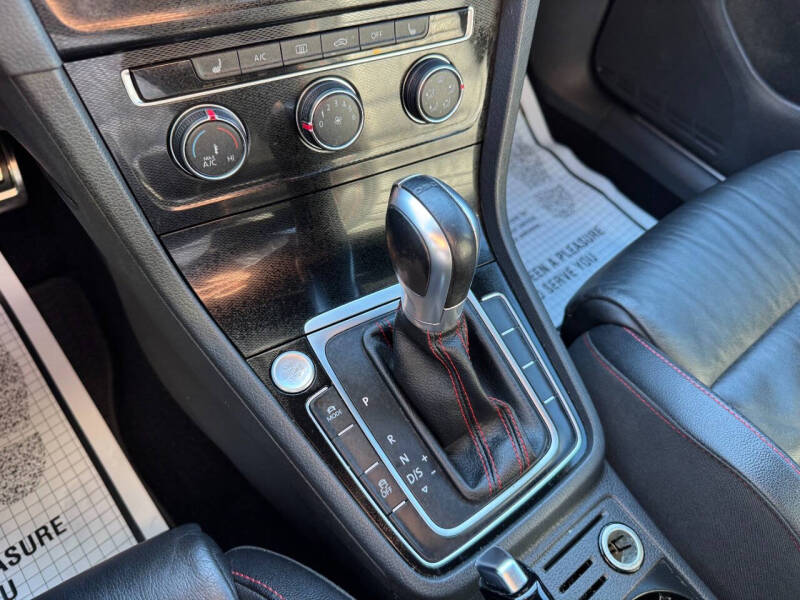 2017 Volkswagen Golf GTI Sport