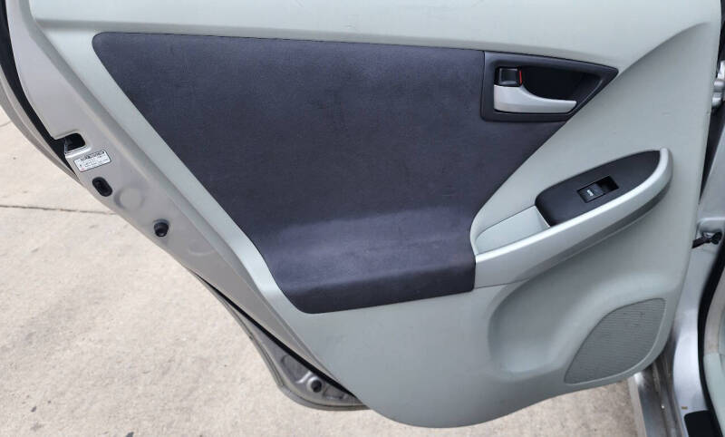 2010 Toyota Prius III