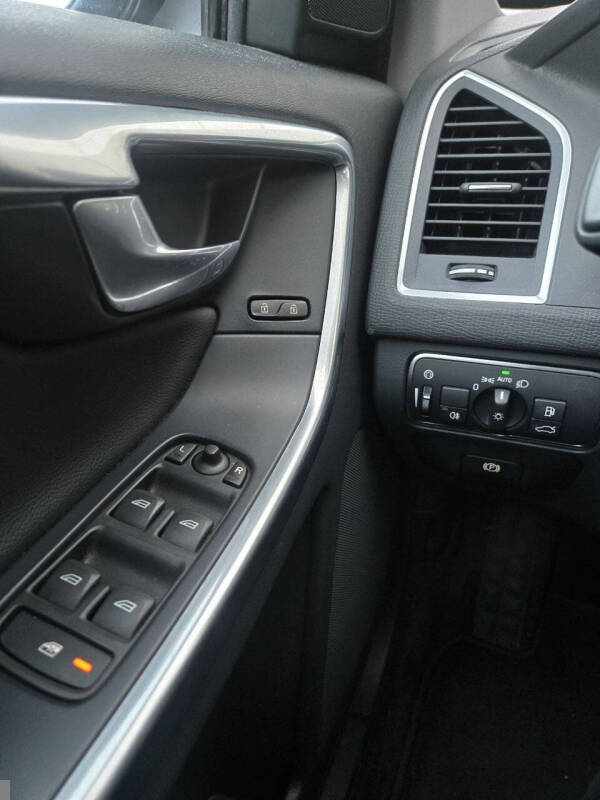 2016 Volvo XC60 T5 Premier