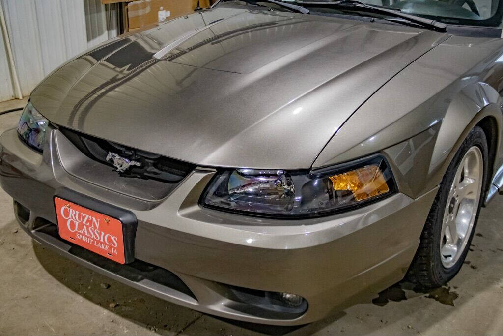 2001 Ford Mustang SVT Cobra 52