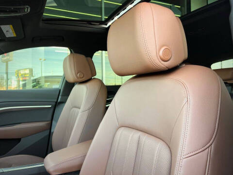 2023 Audi e-tron quattro Premium Plus