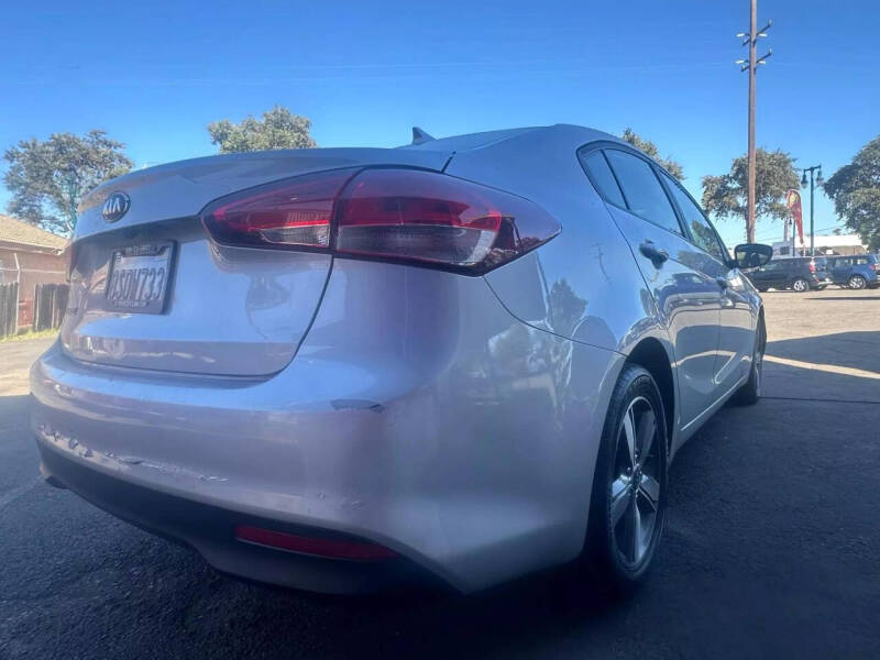 2018 Kia FORTE LX photo 2