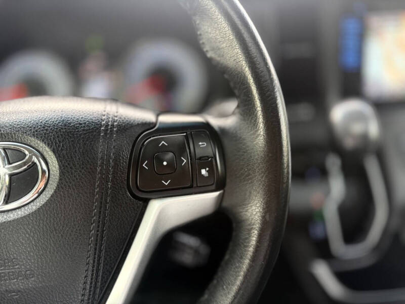 2017 Toyota Sienna SE Premium 8-Passenger
