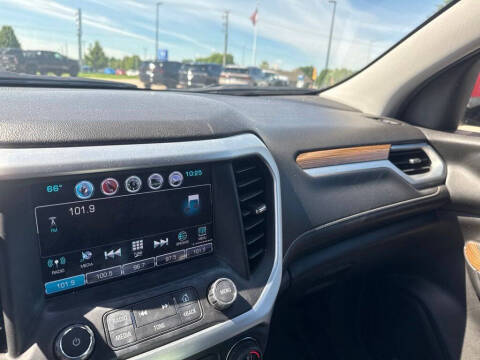 2017 GMC Acadia SLE-2