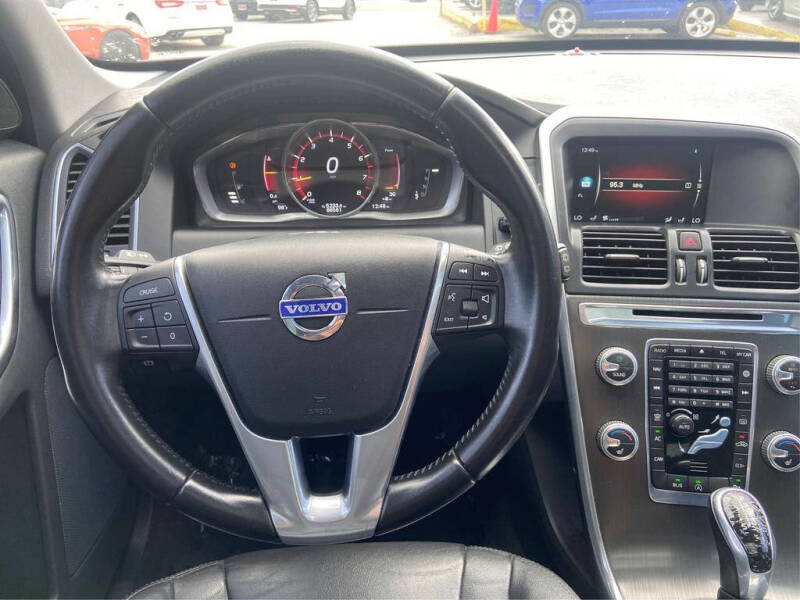 2016 Volvo XC60 T5 Drive-E Premier