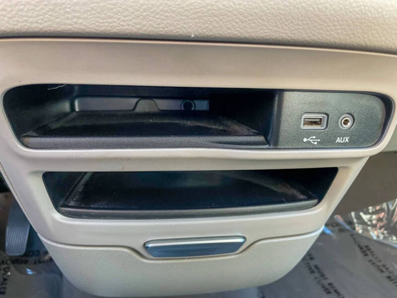 2020 Chrysler Voyager LXi