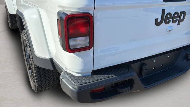 2025 Jeep Gladiator NightHawk