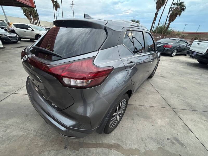 2022 Nissan Kicks SV