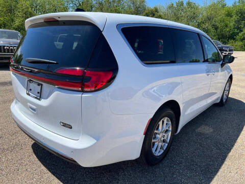 2027 Chrysler Pacifica Select
