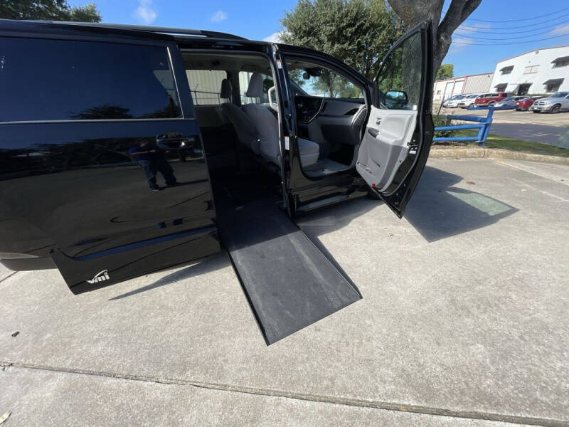 Used 2019 Toyota Sienna LE with VIN 5TDKZ3DC2KS013577 for sale in Tucker, GA