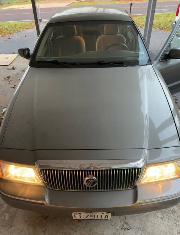 2004 Mercury Grand Marquis for sale at VETERAN MOTORS in Fenton MO