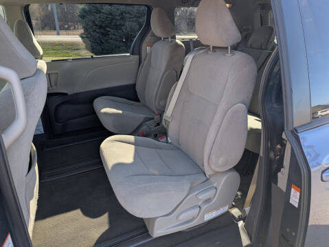 2017 Toyota Sienna LE 8-Passenger