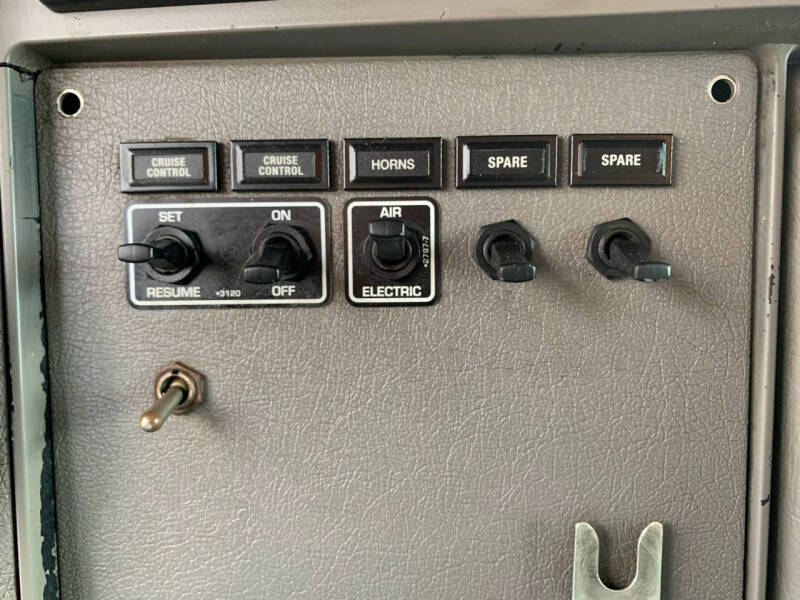 2006 Kenworth T300