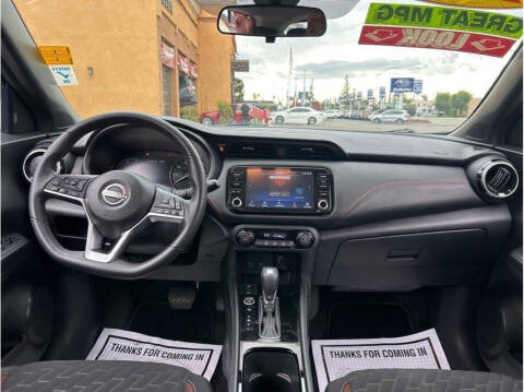 2023 Nissan Kicks SR