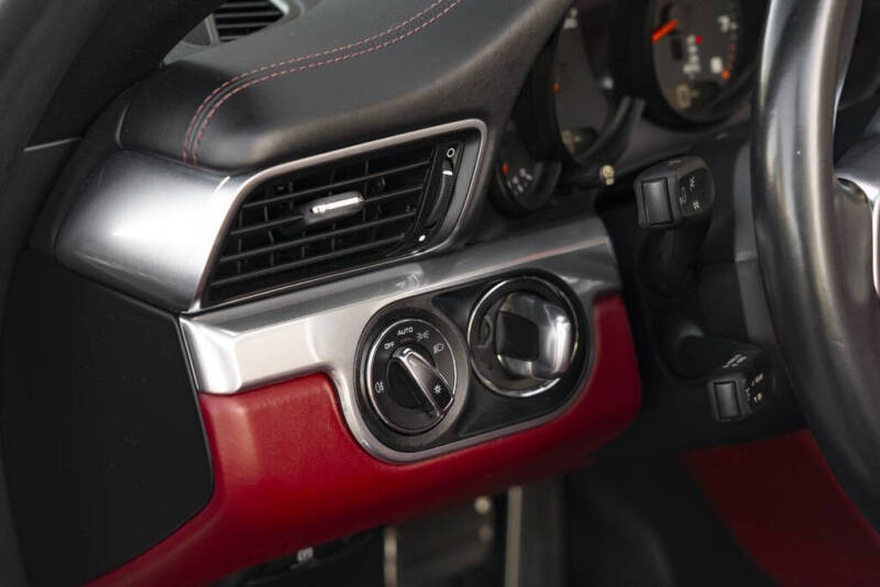 2019 Porsche 911 Carrera