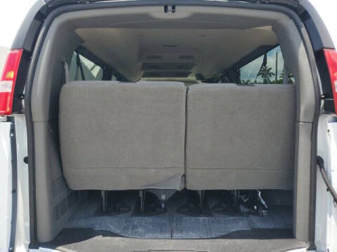 2025 Chevrolet Express LT 3500