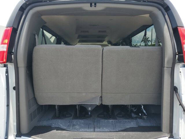 2025 Chevrolet Express LT 3500
