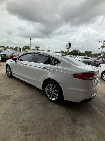 2020 Ford Fusion SE