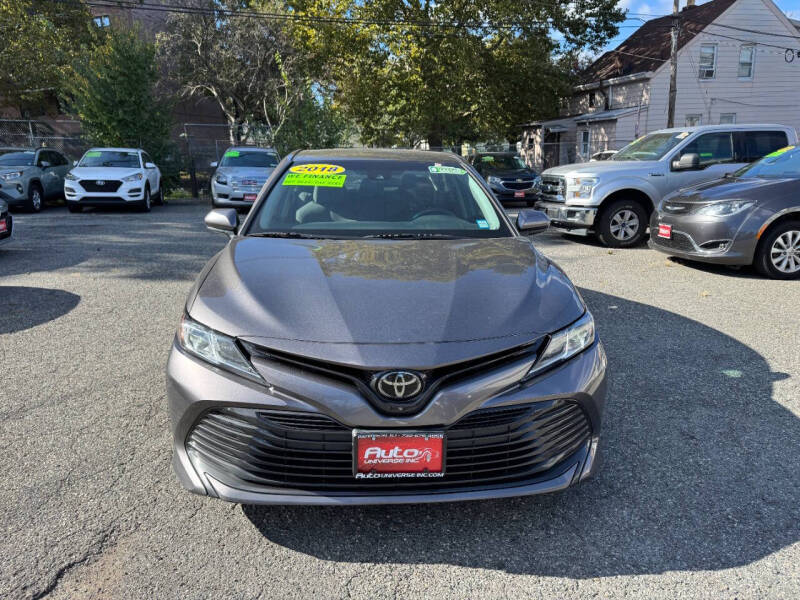 2018 Toyota Camry LE photo 3