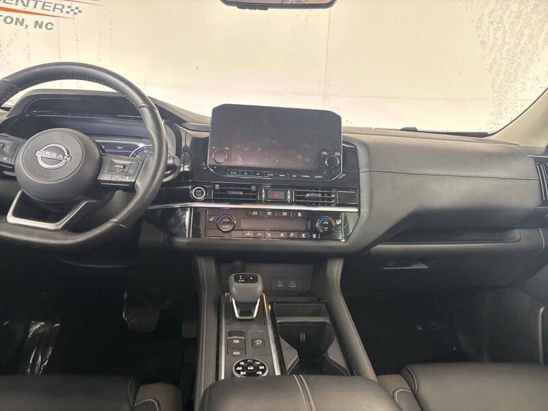 2024 Nissan Pathfinder SL