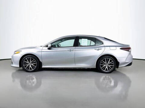 2022 Toyota Camry Hybrid XLE