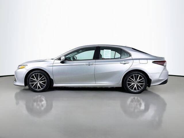 2022 Toyota Camry Hybrid XLE