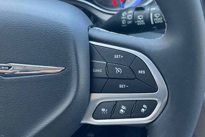 2024 Chrysler Pacifica Plug-In Hybrid Select