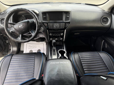 2018 Nissan Pathfinder SV