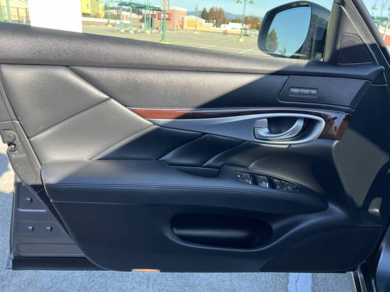 2015 Infiniti Q70 3.7