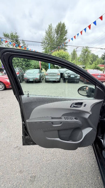 2016 Chevrolet Sonic LT Auto