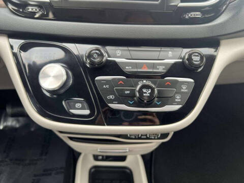 2024 Chrysler Voyager LX