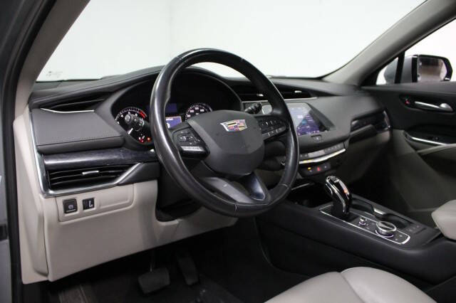 2023 Cadillac XT4 Premium Luxury