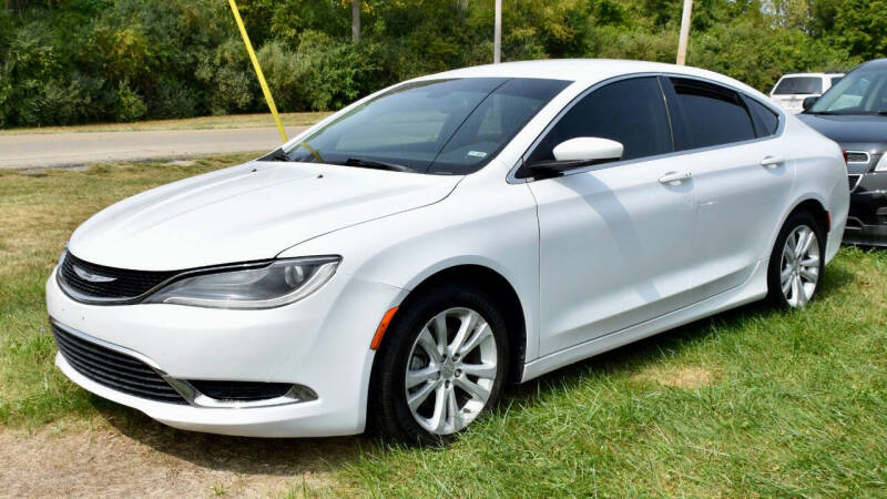 2015 Chrysler 200 for sale at PINNACLE ROAD AUTOMOTIVE LLC in Moraine OH